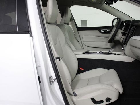 New 2026 Volvo XC60 B5 Ultra w/ Climate Package PRO image 10