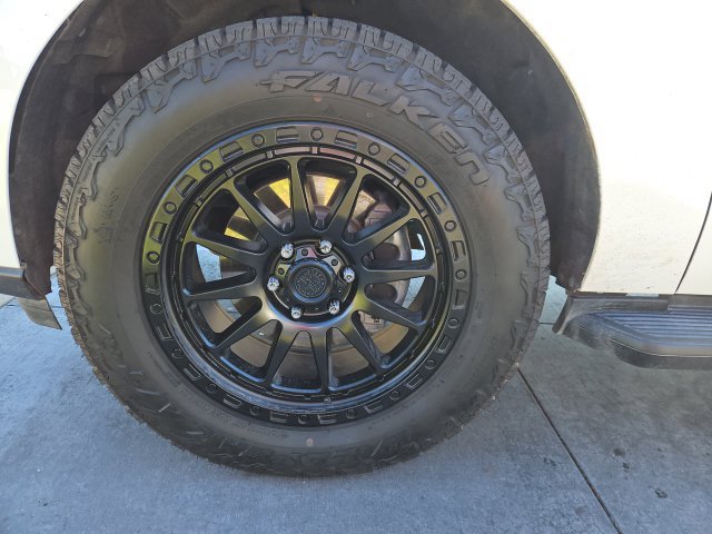 Used 2024 Ford Expedition XLT RWD image 11