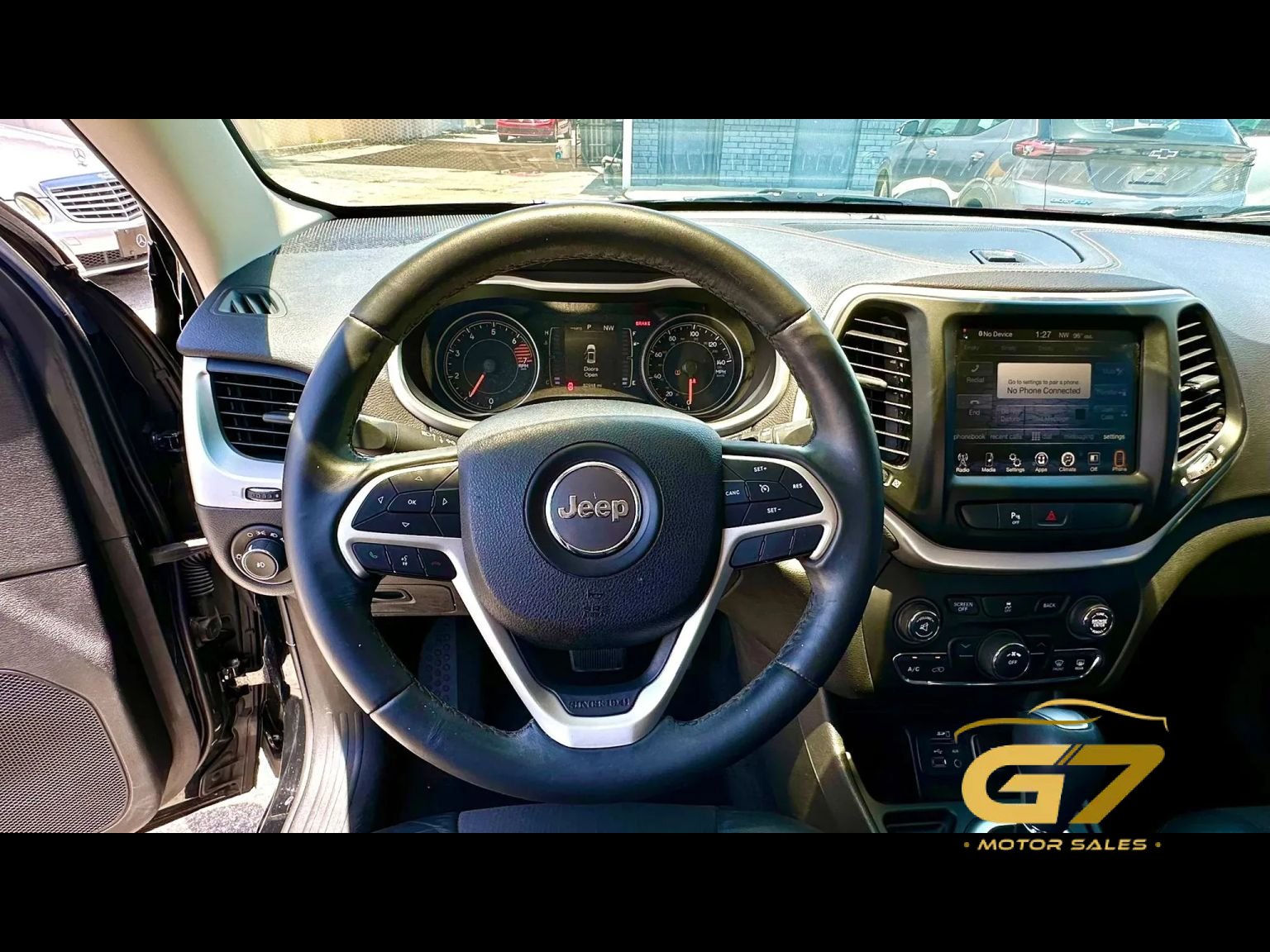Used 2018 Jeep Cherokee Latitude Plus FWD image 9