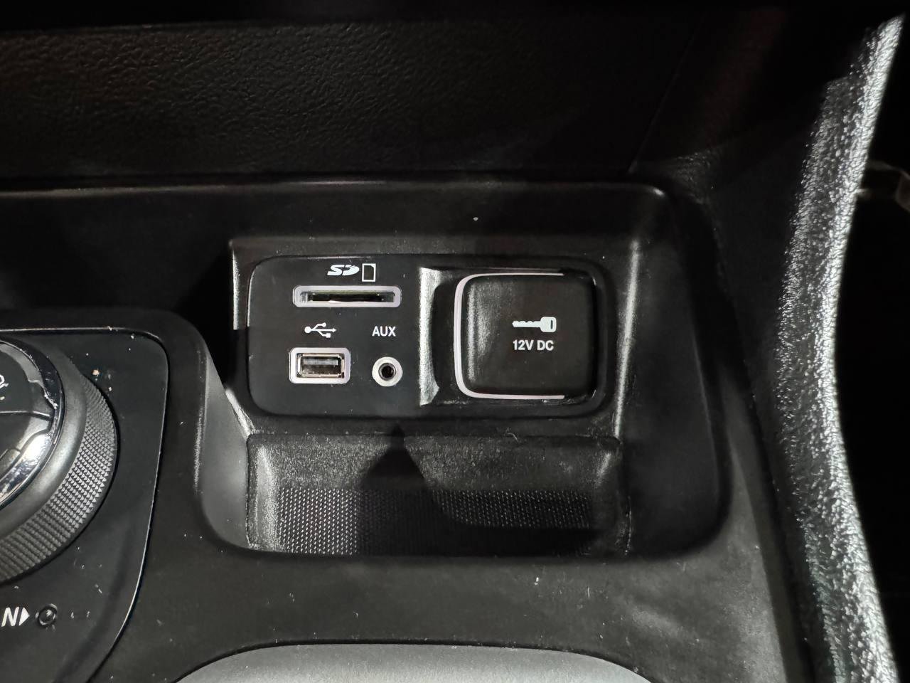 Used 2016 Jeep Cherokee Trailhawk w/ Leather Interior Group AWD/4WD image 24