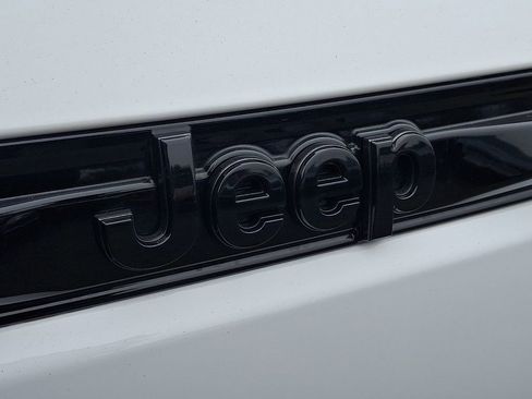 Used 2024 Jeep Grand Cherokee Altitude image 29