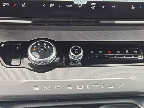 Used 2025 Ford Expedition Active RWD image 14