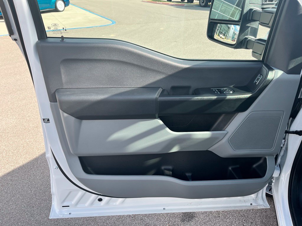 New 2026 Ford F250 XL w/ XL Driver Assist Package RWD image 8