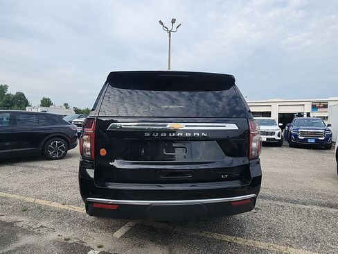 Used 2024 Chevrolet Suburban LT AWD/4WD image 4