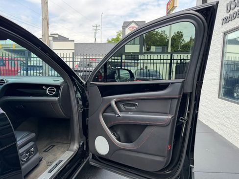 Used 2020 Bentley Bentayga AWD/4WD image 74