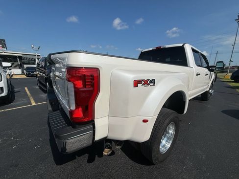 Used 2018 Ford F350 Lariat w/ Lariat Ultimate Package AWD/4WD image 3