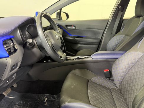 Used 2020 Toyota C-HR XLE image 5