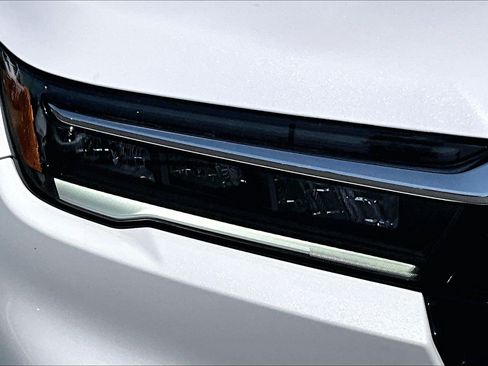 Used 2024 Honda Pilot Touring image 30