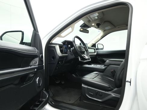 Used 2024 Ford Expedition Max XLT image 9