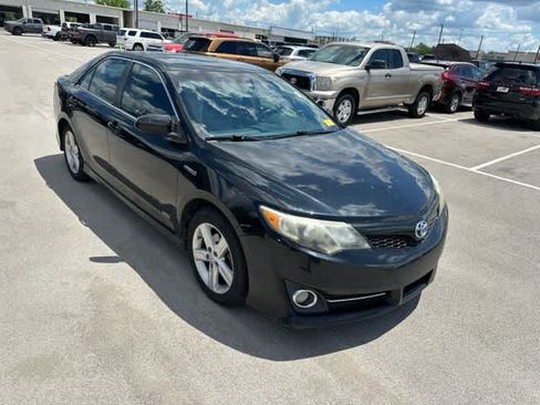 Used 2014 Toyota Camry SE w/ Moonroof Package FWD image 19