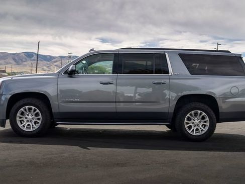 Used 2019 GMC Yukon XL SLT w/ Open Road Package AWD/4WD image 3