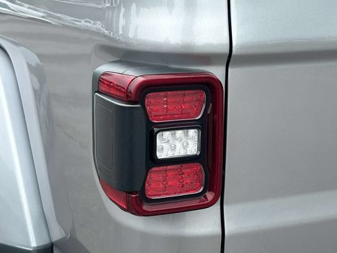 Used 2020 Jeep Gladiator Rubicon AWD/4WD image 11