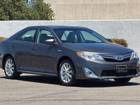 Used 2014 Toyota Camry XLE w/ Leather Package FWD image 5