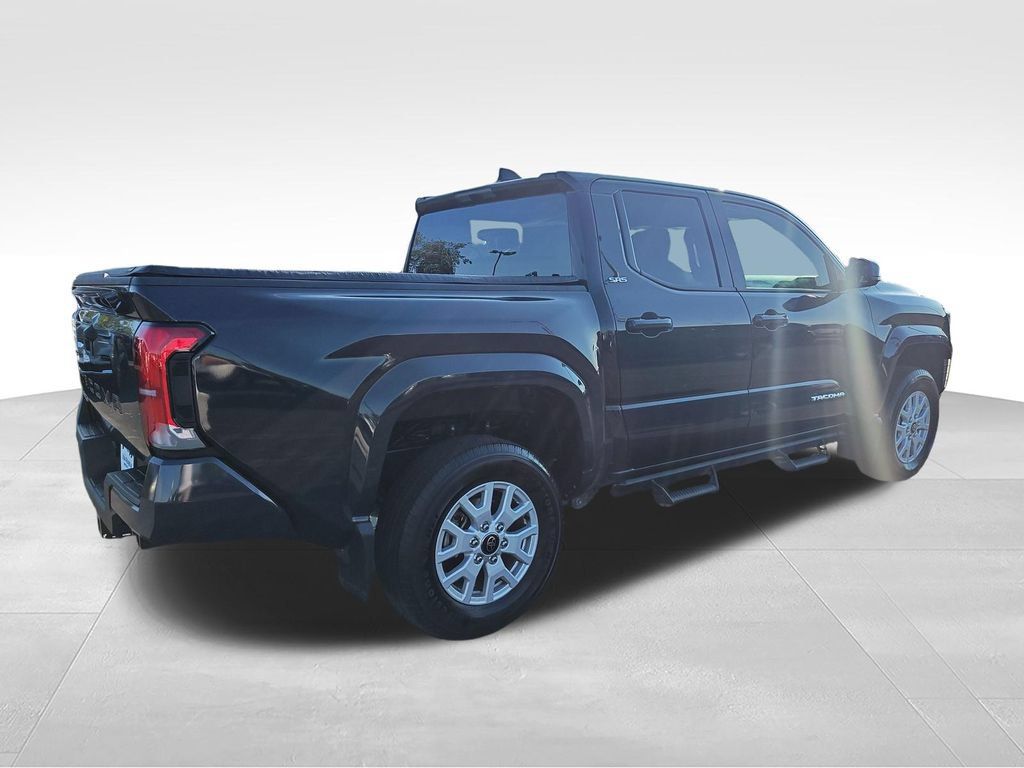 Used 2025 Toyota Tacoma SR5 AWD/4WD image 5