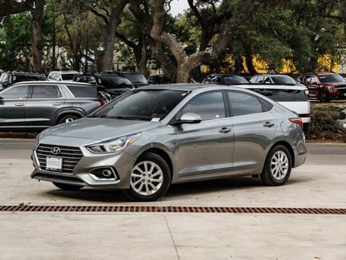 Used 2021 Hyundai Accent SEL image 2