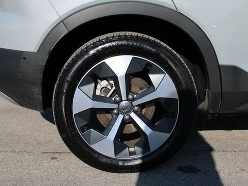 Used 2025 Volvo XC40 B5 Plus image 40