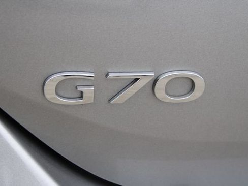Used 2022 Genesis G70 2.0T RWD image 6