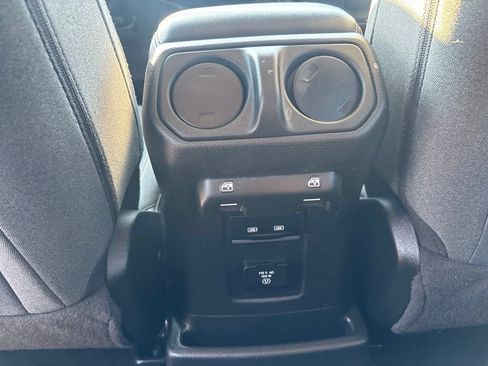 Used 2024 Jeep Wrangler Unlimited Sahara w/ Technology Group AWD/4WD image 32