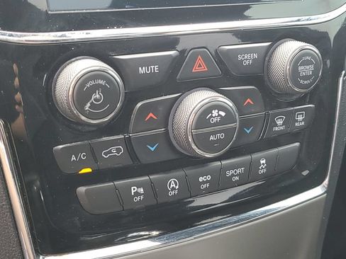 Used 2019 Jeep Grand Cherokee Altitude AWD/4WD image 19