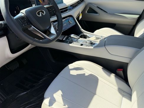New 2026 INFINITI QX60 Luxe image 12