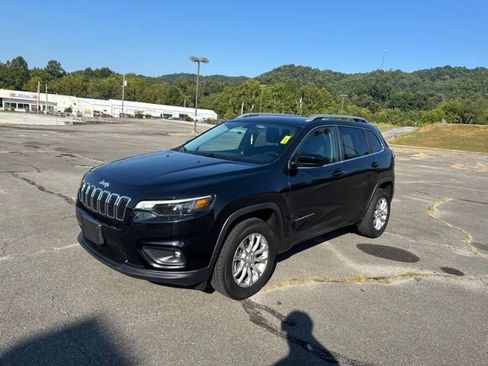 Used 2019 Jeep Cherokee Latitude w/ Cold Weather Group AWD/4WD image 4