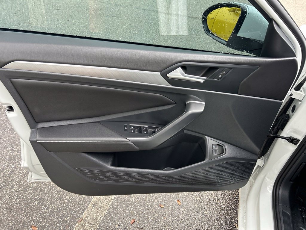 Certified 2024 Volkswagen Jetta SE FWD image 17