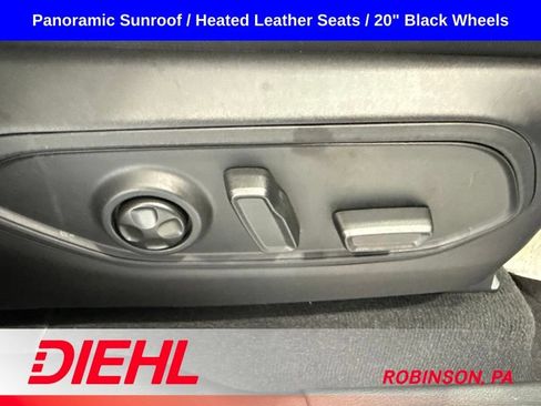 Used 2023 Jeep Grand Cherokee Limited w/ Black Appearance Package AWD/4WD image 15
