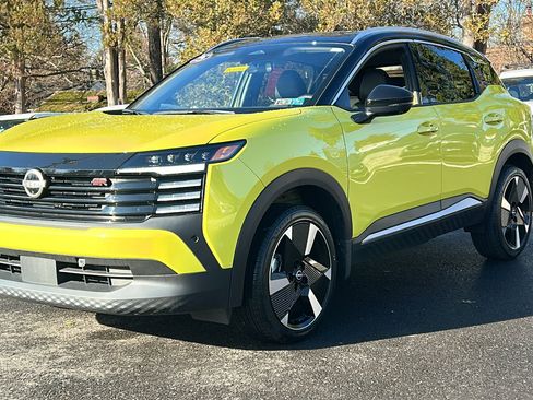 Certified 2025 Nissan Kicks SR image 3