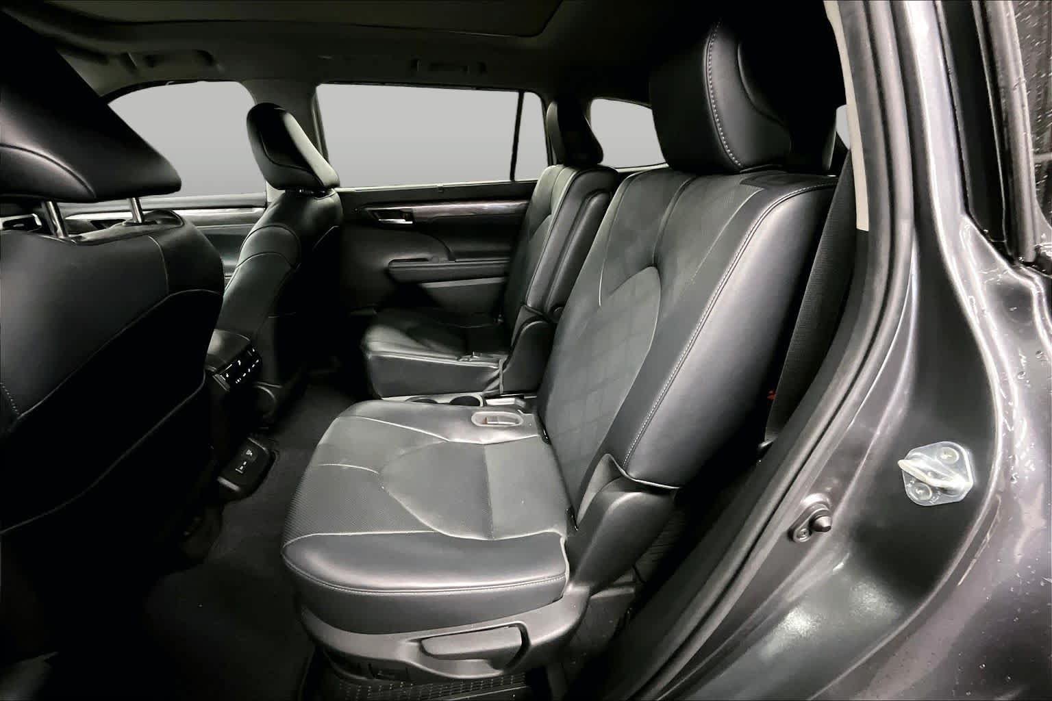 Used 2023 Toyota Highlander Platinum AWD/4WD image 19
