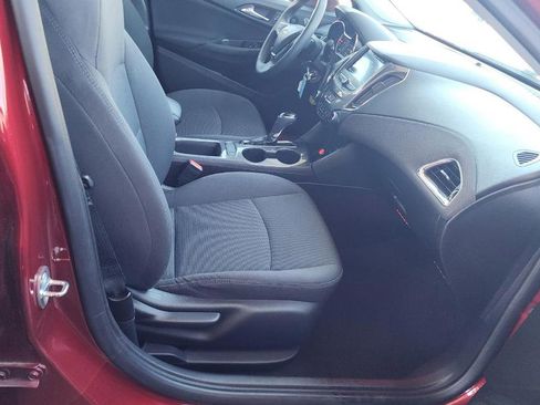 Used 2019 Chevrolet Cruze LT FWD image 16