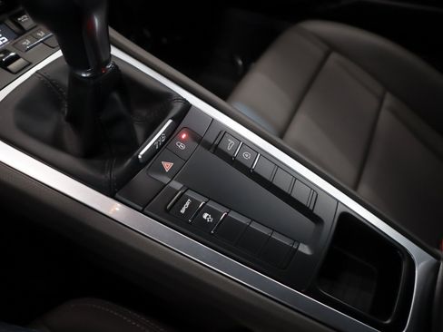 Certified 2018 Porsche 718 Cayman RWD image 19