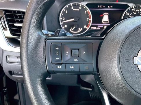 Used 2022 Nissan Rogue SV FWD image 10