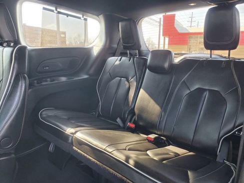 Used 2023 Chrysler Pacifica Limited w/ S Appearance Package image 31