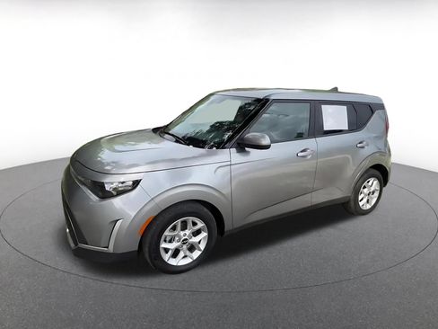 Used 2025 Kia Soul LX w/ LX Technology Package FWD image 7