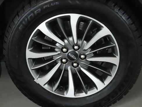 Certified 2022 Lincoln Nautilus AWD w/ Premium Package image 38