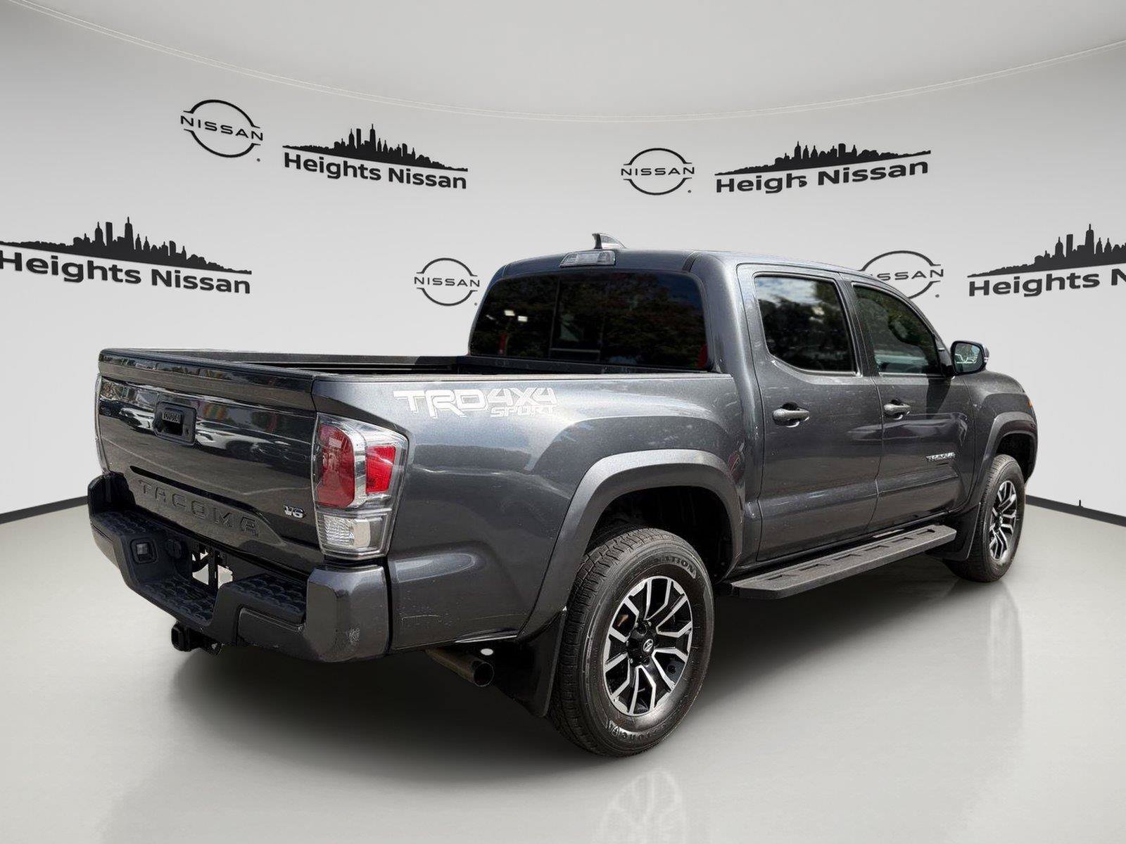 Used 2022 Toyota Tacoma TRD Sport AWD/4WD image 5