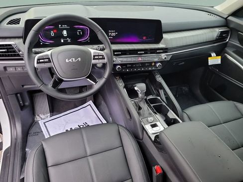 Certified 2025 Kia Telluride EX w/ EX Captain's Chair Package FWD image 28