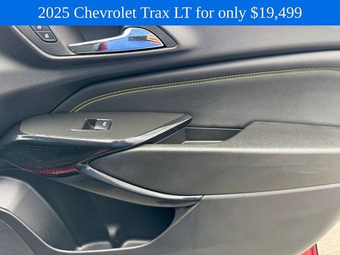 Used 2025 Chevrolet Trax LT FWD image 10
