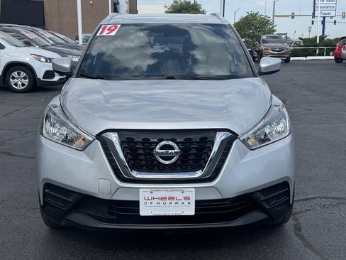 Used 2019 Nissan Kicks SV FWD image 2