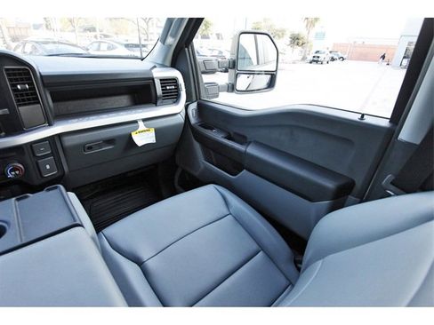Used 2023 Ford F250 XL image 9