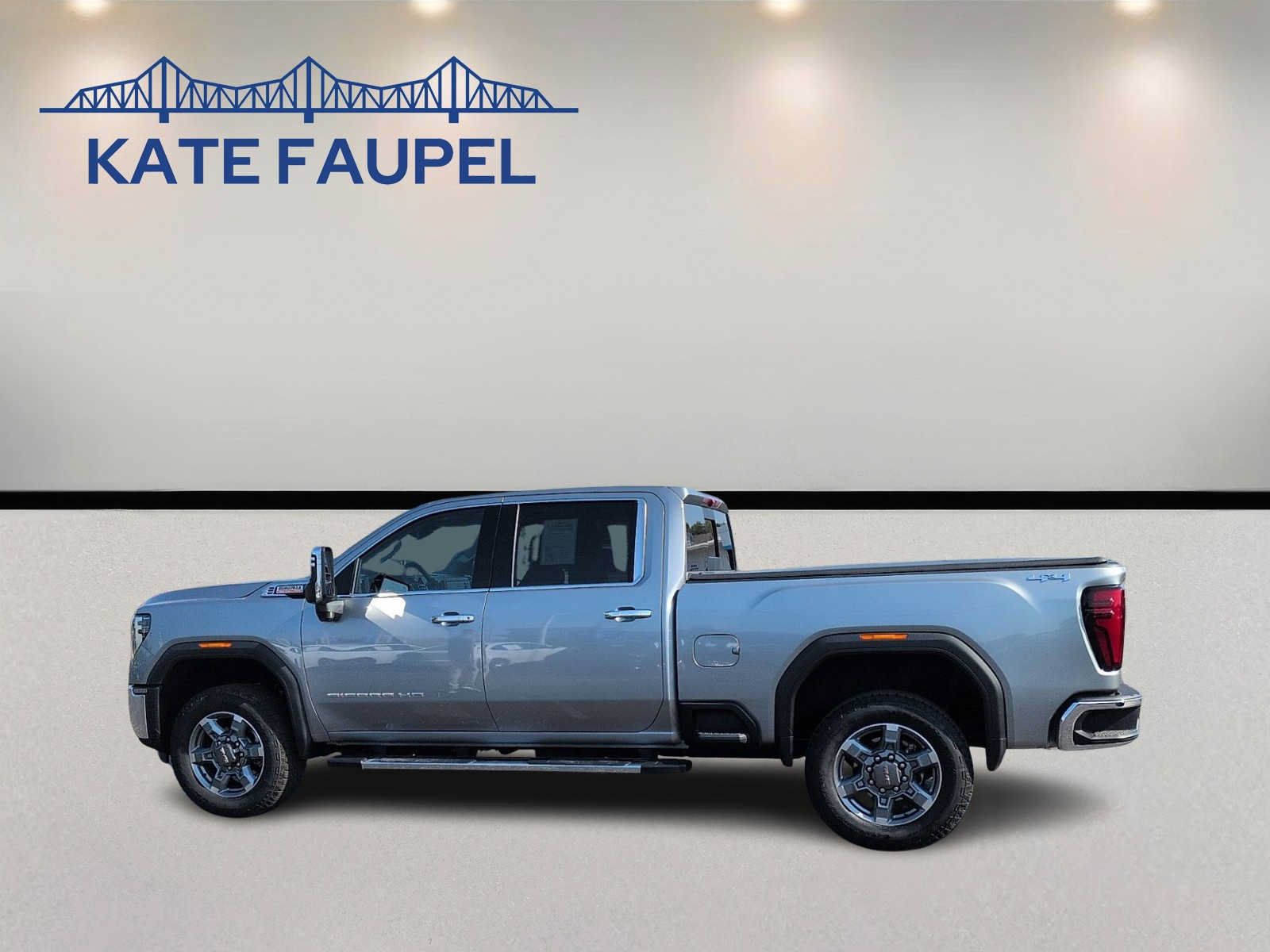 Used 2025 GMC Sierra 2500 SLT w/ SLT Premium Package AWD/4WD image 4
