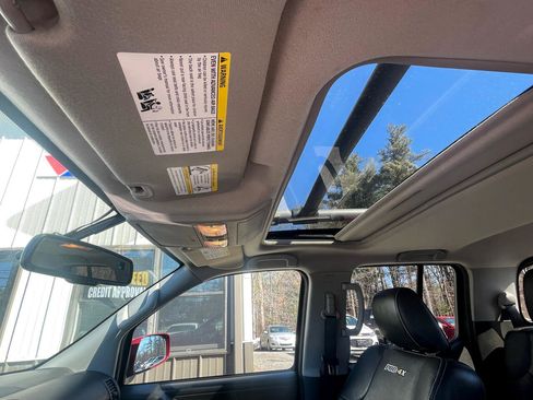 Used 2017 Nissan Frontier PRO-4X w/ Pro-4x Luxury Package image 18