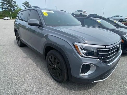 Used 2025 Volkswagen Atlas SE w/ Panoramic Sunroof Package image 1