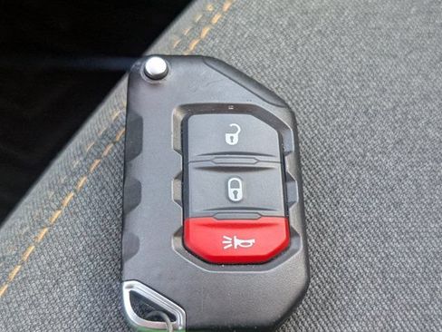Used 2025 Jeep Gladiator Sport AWD/4WD image 27