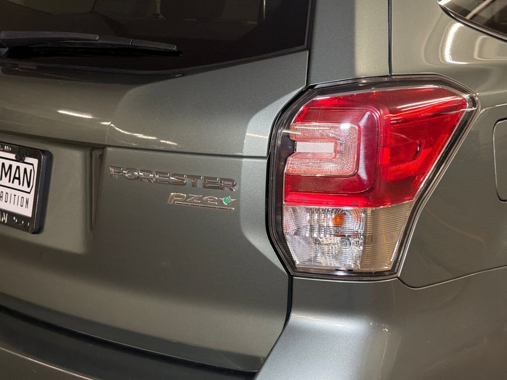 Used 2017 Subaru Forester 2.5i Premium w/ All-Weather Package AWD/4WD image 5