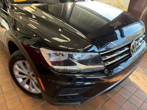 Used 2020 Volkswagen Tiguan S image 2