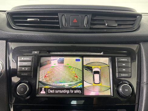 Used 2018 Nissan Rogue SV w/ Premium Package image 17