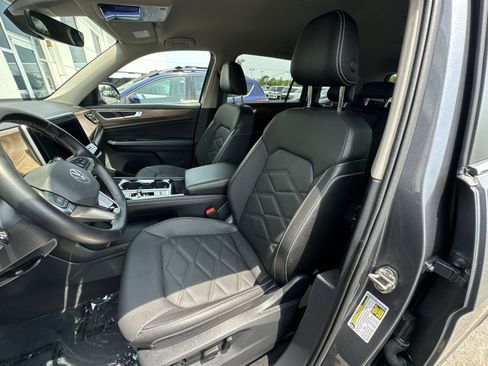 Used 2025 Volkswagen Atlas SE AWD/4WD image 21