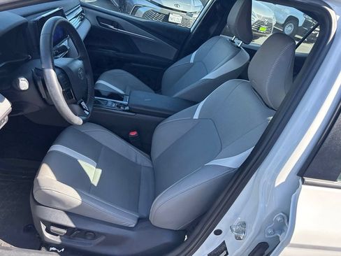 Used 2026 Toyota Camry SE w/ Convenience Package FWD image 14