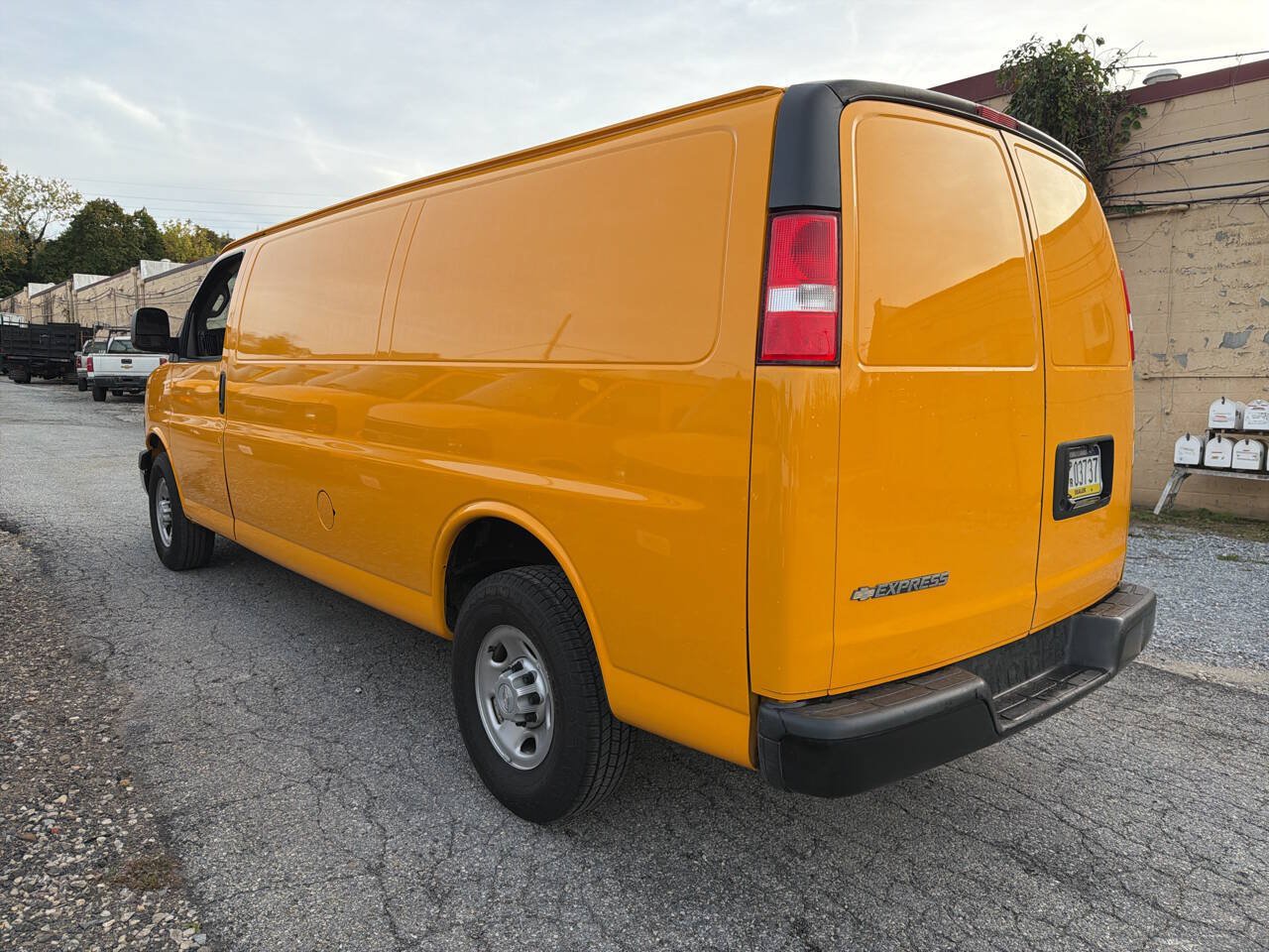 Used 2018 Chevrolet Express 2500 Extended w/ Driver Convenience Package RWD image 8